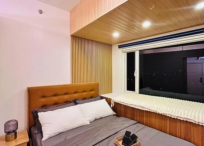 アパートホテル Solazur Staycation Smdc South Residences Pinas With 100mbps Wifi &netflix &bar Station &city Lights View マニラ市
