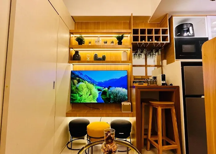アパートホテル Solazur Staycation Smdc South Residences Pinas With 100mbps Wifi &netflix &bar Station &city Lights View マニラ市