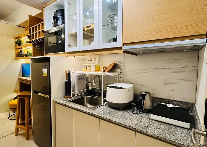 アパートホテル Solazur Staycation Smdc South Residences Pinas With 100mbps Wifi &netflix &bar Station &city Lights View マニラ市